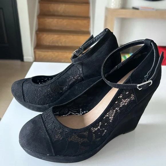 Torrid Black Lace Ankle Strap Platform Wedge Shoes 8 1/2 W Wide - Picture 10 of 10